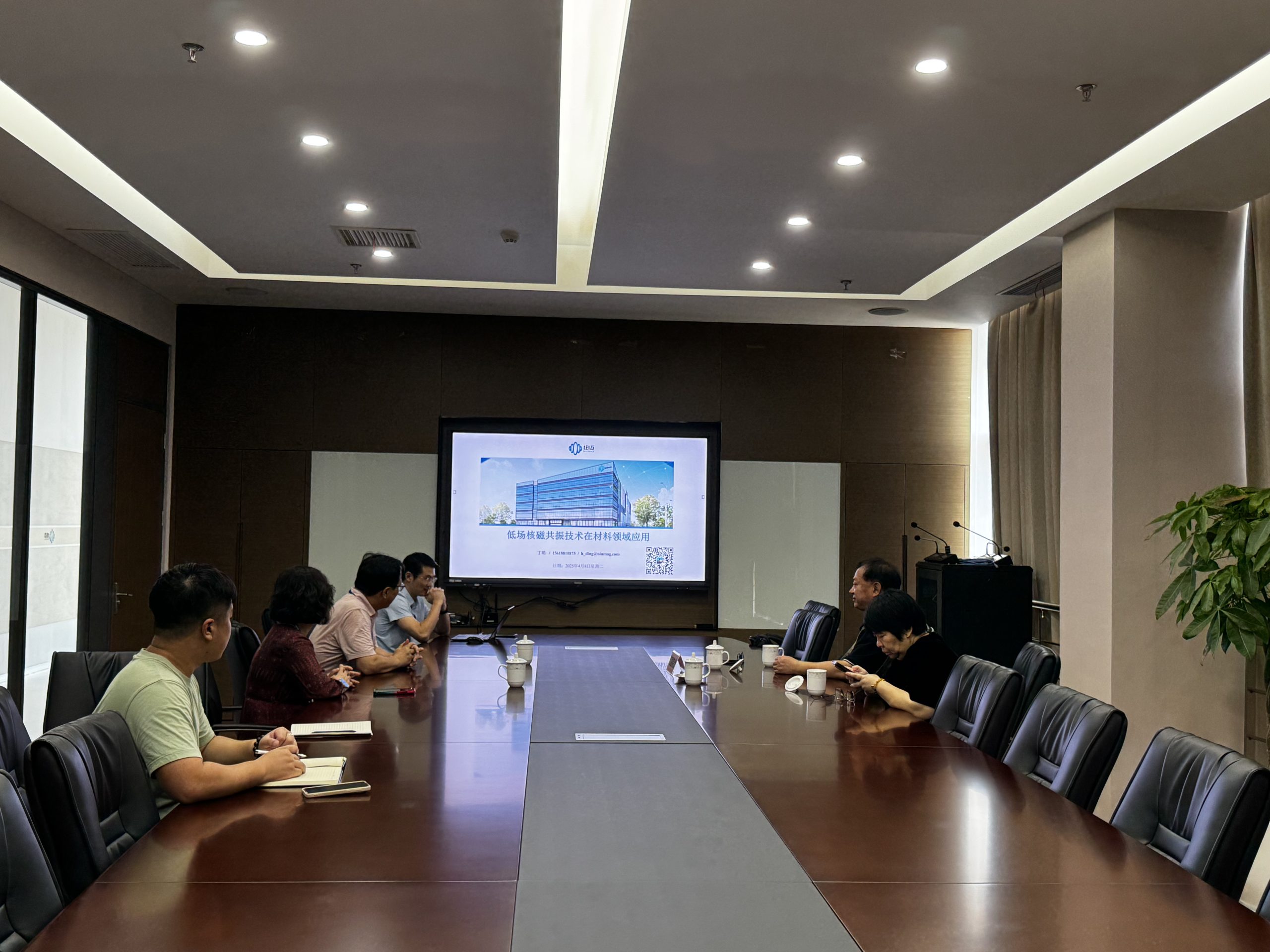 中国科学院江雷院士莅临乐投考察指导！